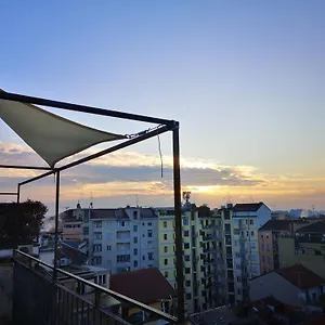 Skyline In Citta Studi A 1 Minuto Dal Metro Con Terrazzo Wi-fi E Netflix Mailand